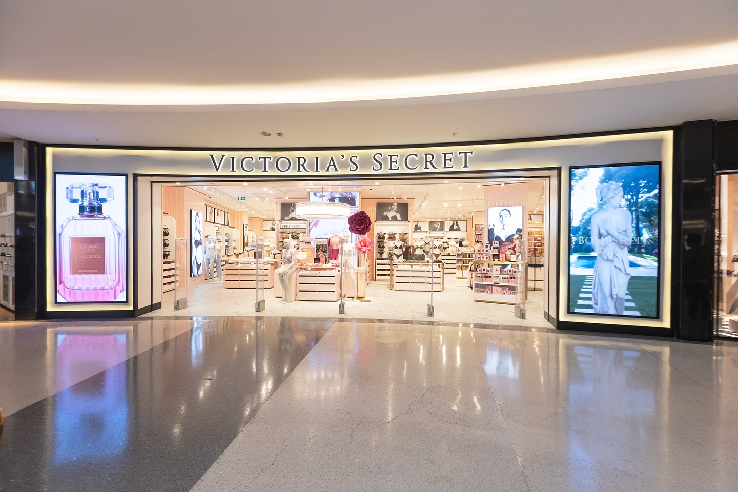 “Korupark’ta Yepyeni Deneyim: Victoria’s Secret Açılışı ve Alışveriş Keyfi” Image